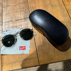Ray-Ban Black Round Sunglasses with Case
